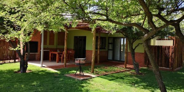 Chameleon Bush Lodge Hammanskraal Exterior foto